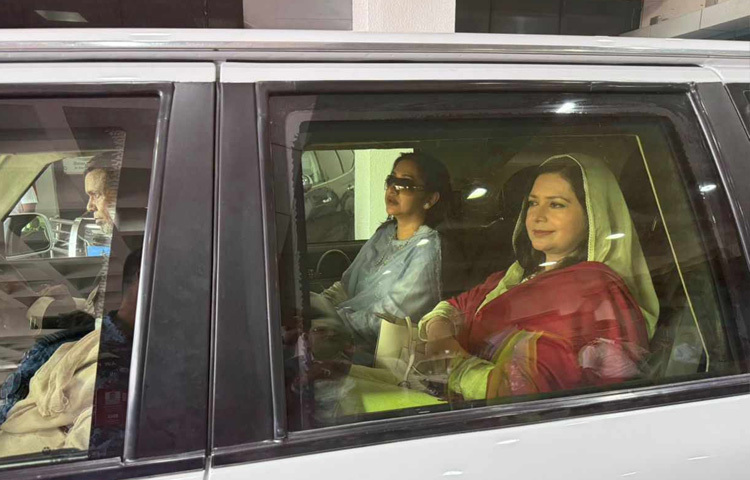 খালেদা জিয়ার সঙ্গে দেশে এসেছেন তার দুই পুত্রবধূ জুবাইদা রহমান ও সৈয়দা শামিলা রহমান।