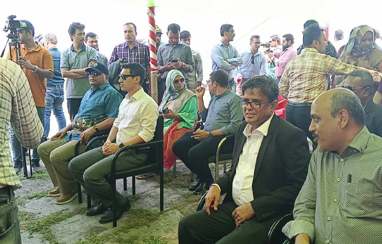 বে-টার্মিনাল পরিদর্শন শেষে এসব কথা বলে আশিক চৌধুরী।