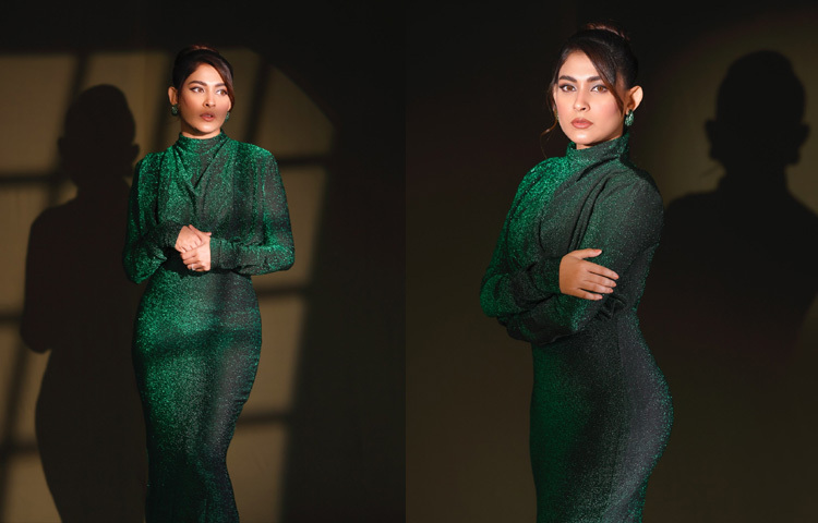 অভিনেত্রীর এই বডিকন আউটফিটের আকর্ষণ বাড়িয়েছে এর স্টাইলিশ মক নেক।