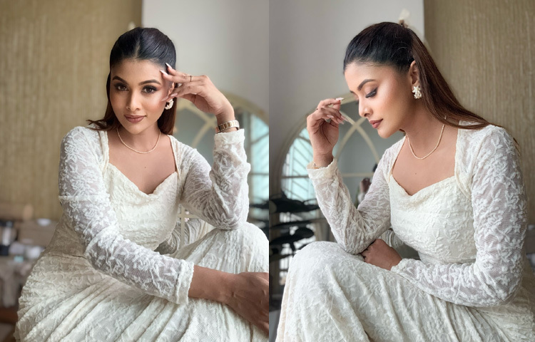 সম্প্রতি সোশ্যাল মিডিয়ায় শেয়ার করা তার সাদাকালো ছবি তাই শুধু ফ্যাশনের প্রকাশ নয়, বরং এক নীরব আবেদনের ভাষা। আলো-অন্ধকারের খেলার ভেতর দিয়ে টয়া যেন বলে ওঠেন সৌন্দর্য শুধু বাহ্যিক নয়, তা প্রকাশ পায় ভঙ্গিমায়, অভিব্যক্তিতে, আর এক চিলতে নীরবতাতেও।