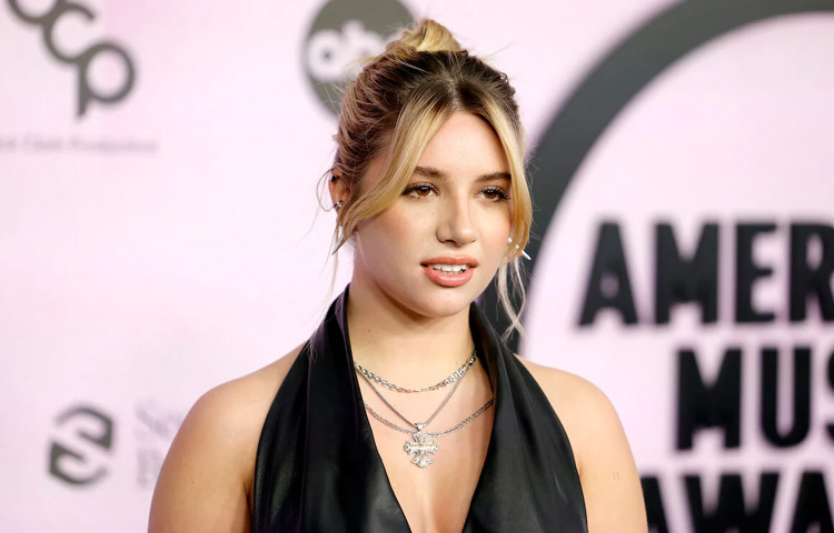 ২০২৫ সালে মুক্তিপ্রাপ্ত ‘শি ডান্সেস’ চলচ্চিত্রে ‘ক্যাট’ চরিত্রে অভিনয় করেছেন, যা ট্রাইবেকা ফেস্টিভ্যালে প্রদর্শিত হয়েছে।