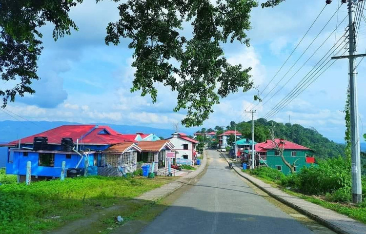রাঙ্গামাটি শহরও পিছিয়ে নেই। এখানে থাকা হোটেল, মোটেল ও কটেজগুলোও পর্যটকদের আনাগোনায় সাড়া ফেলেছে।