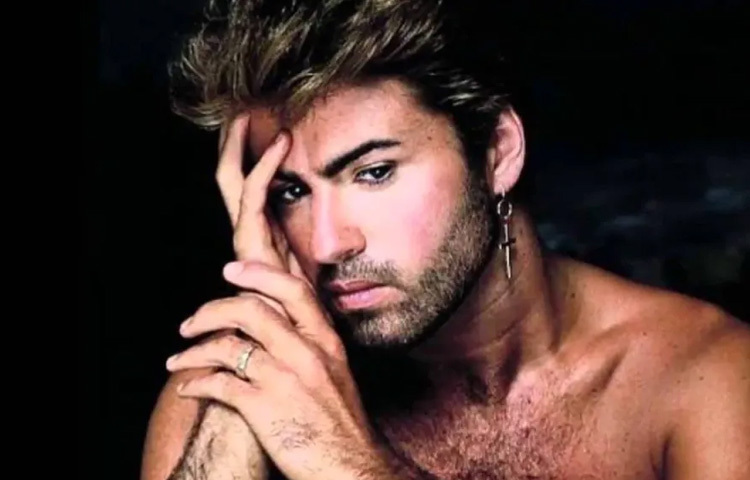 ১৯৮৭ সালে মুক্তি পায় তার প্রথম একক অ্যালবাম ‘ফেইথ’। এটি শুধুই একটি অ্যালবাম নয়, বরং এক ঘোষণাপত্র ‘তিনি এসেছেন নিজের পরিচয়ে দাঁড়াতে’। এই অ্যালবামের টাইটেল ট্র্যাক ‘ফেইথ’ ও ‘ফ্যাদার ফিগার’ আজো ক্লাসিক। ফেইথ বিশ্বব্যাপী ২ কোটি কপি বিক্রি হয়। গানের মধ্যে ধর্ম, যৌনতা, সমাজ, প্রেম-সবই ছিল সাহসিকতার সঙ্গে গাঁথা।