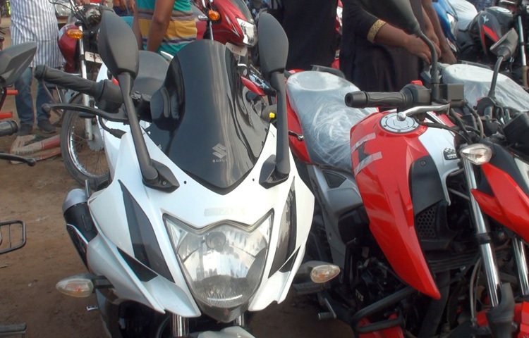 হাট কমিটির তথ্য বলছে, সপ্তাহে গড়ে ৭০০-৮০০টি বাইক আসে, যার মধ্যে ১০০-১৫০টি বিক্রি হয়ে যায়। এই একদিনেই লেনদেন হয় প্রায় ১ কোটি টাকার মতো।