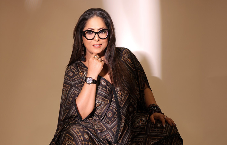 নানা চড়াই-উৎরাই পেরিয়ে তিনি পা রাখেন বিখ্যাত কোরিওগ্রাফার ফারাহ খানের সহকারী হিসেবে। এরপর নেপথ্যের শিল্পী থেকে ধীরে ধীরে ক্যামেরার সামনে এসে জায়গা করে নেন ‘নৃত্যগুরু’ হিসেবে।