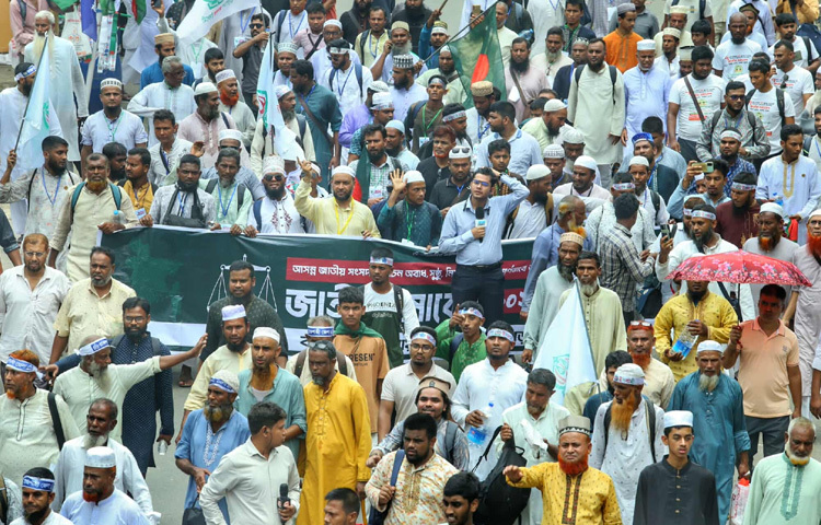 আসন্ন জাতীয় সংসদ নির্বাচন অবাধ, সুষ্ঠু, নিরপেক্ষ ও শান্তিপূর্ণভাবে অনুষ্ঠানের লক্ষ্যে সাত দফা দাবিতে আজ জাতীয় সমাবেশ করবে জামায়াত। দুপুর ২টায় এ সমাবেশ শুরু হওয়ার কথা থাকলেও এরই মধ্যে কার্যক্রম শুরু হয়েছে। ছবি: মাহবুব আলম