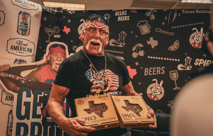 হলিউডের বেশ কয়েকটি চলচ্চিত্রে কাজ করেছেন তিনি। এর মধ্যে ‘সাবারবান কমান্ডো’, ‘মিস্টার ন্যানি’ এবং সবচেয়ে আলোচিত ‘রকি-৩’ উল্লেখযোগ্য। রকি ছবির তৃতীয় কিস্তিতে ‘থান্ডারলিপস’ চরিত্রে অভিনয় করে তিনি ব্যাপক জনপ্রিয়তা পান।