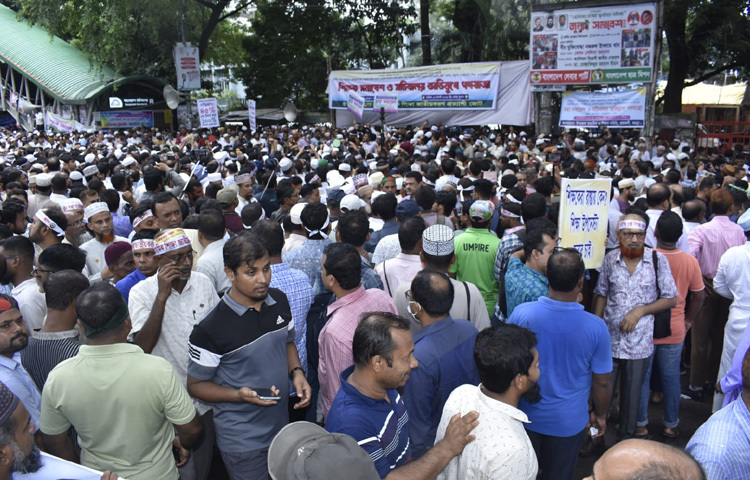 বাজেটে বরাদ্দ থাকলেও এখনও প্রজ্ঞাপন জারি হয়নি। এ জন্য জোট ১০ আগস্টের মধ্যে প্রজ্ঞাপন জারির দাবি জানিয়েছিল, না হলে আন্দোলনের হুঁশিয়ারি দেওয়া হয়।
