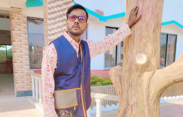 এরমধ্যেই খবর এলো ১৩ আগস্ট বিকেলে হার্ট অ্যাটাক করেছেন হিরো আলম। তার ফেসবুক থেকে এক পোস্টে এই তথ্য জানানো হয়েছে।