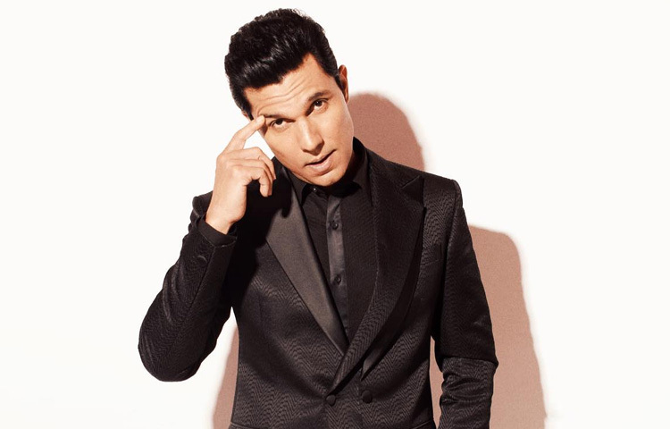 শৈশব ও কৈশোরে হোস্টেল জীবনে বড় হয়েছেন রণদীপ। পরে তিনি অস্ট্রেলিয়ায় চলে যান উচ্চশিক্ষার জন্য। সেখানেই মেলবোর্ন বিশ্ববিদ্যালয়ে বিজনেস ম্যানেজমেন্টে পড়াশোনা করেন। অস্ট্রেলিয়ায় পড়ার সময় ট্যাক্সি চালানো থেকে শুরু করে রেস্টুরেন্টে কাজ; সবই করেছেন খরচ চালানোর জন্য। সেই অভিজ্ঞতা তাকে জীবনের কঠিন বাস্তবতার মুখোমুখি দাঁড় করায়। যা পরে অভিনয়ে গভীর প্রভাব ফেলে।