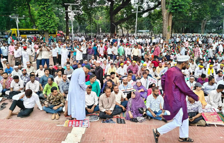 প্রাথমিক শিক্ষকদের ছয়টি পৃথক সংগঠনের মোর্চা ‘সহকরী শিক্ষক সংগঠন ঐক্য পরিষদ’ মহাসমাবেশ আয়োজন করেছে। শিক্ষকদের এ মহাসমাবেশে বিএনপি, জামায়াত, এনসিপি, গণসংহতি আন্দোলন, গণঅধিকার পরিষদসহ বিভিন্ন রাজনৈতিক দলের প্রতিনিধিরা অংশ নেওয়ার কথা রয়েছে।