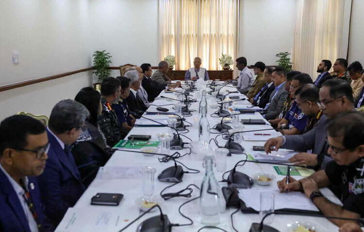 এছাড়া, পুলিশের মহাপরিদর্শক (আইজিপি) বাহারুল আলম, র‍্যাপিড অ্যাকশন ব্যাটালিয়নের (র‍্যাব) মহাপরিচালক একেএম শহিদুর রহমান, কোস্ট গার্ড মহাপরিচালক রিয়ার অ্যাডমিরাল মো. জিয়াউল হক, বিজিবি মহাপরিচালক মেজর জেনারেল মোহাম্মদ আশরাফুজ্জামান সিদ্দিকীসহ আরও অনেকে উপস্থিত ছিলেন।