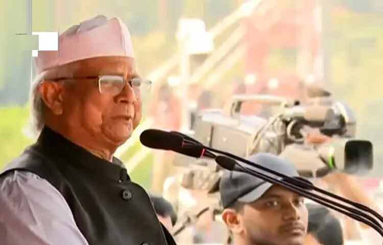 অন্তর্বর্তী সরকারের প্রধান উপদেষ্টা অধ্যাপক মুহাম্মদ ইউনূস বলেছেন, ‌‘প্রিয় ওসমান হাদি, আমরা তোমাকে বিদায় দিতে আসিনি। তোমার শেখানো মন্ত্র বুকে ধারণ করতে এসেছি। আমাদের শির কখনো নত হবে না-এই মন্ত্র তুমি আমাদের দিয়ে গেছ।