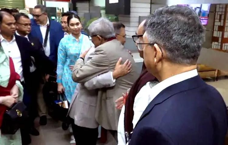 তারেক রহমানের স্বদেশ প্রত্যাবর্তনে প্রতীক্ষার পালা শেষ হয়েছে বিএনপির কোটি কোটি নেতাকর্মী ও ভক্ত-সমর্থকের। তার এ প্রত্যাবর্তন নেতাকর্মীদের প্রতীক্ষার অবসানই শুধু নয়—বিএনপির রাজনীতির নতুন পথেরও সূচনা। আগামীর সংকল্পেরও বার্তা।