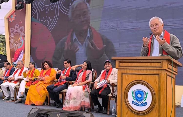 পার্বত্য চট্টগ্রাম বিষয়ক উপদেষ্টা সুপ্রদীপ চাকমা আজ রাজধানীর বেইলি রোডে অফিসার্স ক্লাব প্রাঙ্গণে সরস্বতী পূজা উপলক্ষে আয়োজিত অনুষ্ঠানে বক্তৃতা করেন। ছবি: পিআইডি