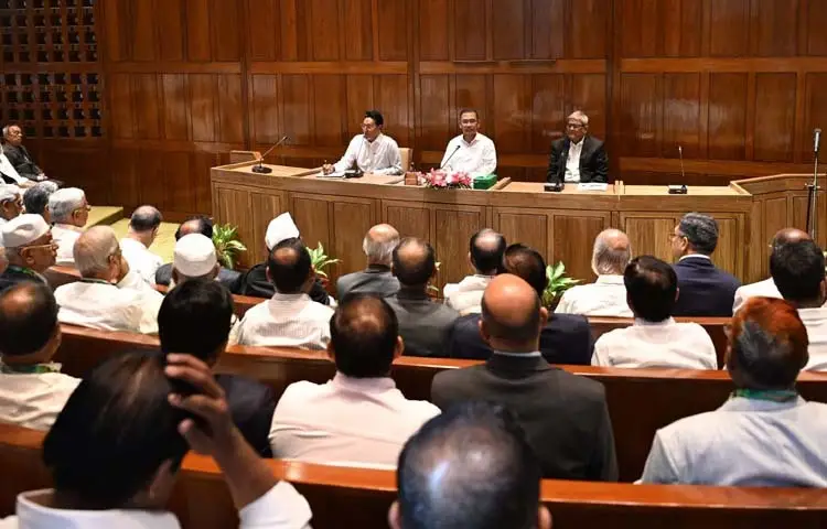 আজ ঢাকায় জাতীয় সংসদ সচিবালয়ে সরকার দলীয় সংসদ সদস্যদের প্রথম বৈঠক অনুষ্ঠিত হয়। ছবি: পিআইডি