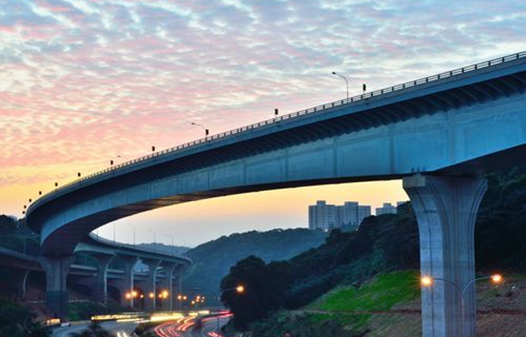 বিশ্বের দ্বিতীয় দীর্ঘ সেতু হলো তাইওয়ানের চংহুয়া-কাওশিউং ভায়াডাক্ট। এটিও একটি রেলসেতু, যা তাইওয়ানের উচ্চ গতির রেল নেটওয়ার্কের অংশ। এ সেতু দৈর্ঘ্যে ৯৭ মাইল (বা ১৫৭ কিলোমিটার)। ছবি: সংগৃহীত