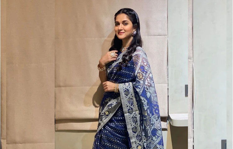 অভিনেত্রী সামাজিক যোগাযোগ মাধ্যমে পোস্ট করেছেন বেশকিছু ছবি। সেখানেই হালকা সাজে বেশ স্নিগ্ধ রূপে ধরা দিয়েছেন তিনি। ছবি: ফেসবুক থেকে