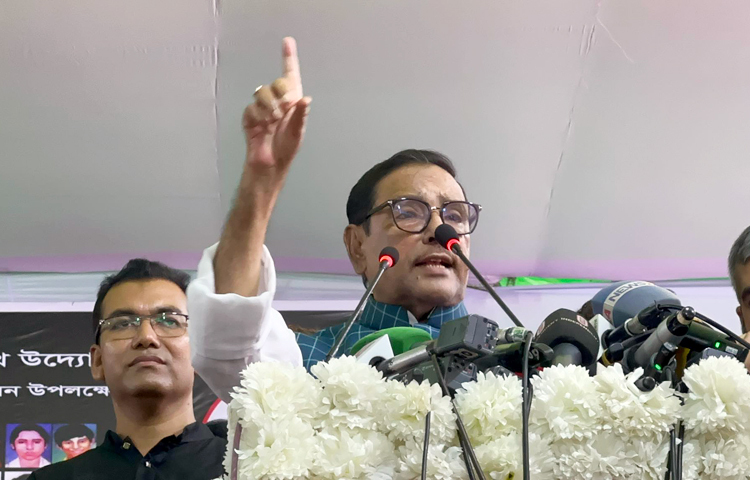 আন্দোলনে ভাটা পড়ায় বিএনপি ড. মুহাম্মদ ইউনূসকে নিয়ে নতুন খেলা শুরু করেছে বলে মন্তব্য করেছেন সড়ক পরিবহন ও সেতুমন্ত্রী ওবায়দুল কাদের। আজ সচিবালয়ে জাতির পিতার ৪৮তম শাহাদতবার্ষিকীর আলোচনা সভায় এ কথা বলেন তিনি। ছবি: সংগৃহীত