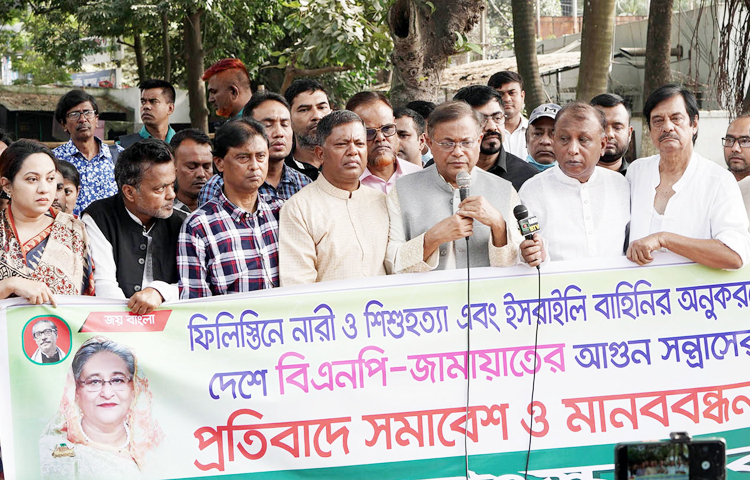 ঢাকার কেন্দ্রীয় শহীদ মিনারে ফিলিস্তিনে নারী ও শিশু হত্যা এবং ইসরাইলি বাহিনীর অনুকরণে দেশে বিএনপি-জামায়াতের আগুন সন্ত্রাসের প্রতিবাদে সমাবেশ ও মানববন্ধনে বক্তৃতা দেন তথ্য ও সম্প্রচার মন্ত্রী ড. হাছান মাহমুদ। আজ সম্মিলিত সাংস্কৃতিক জোট এ মানববন্ধনের আয়োজন করে। ছবি: পিআইডি