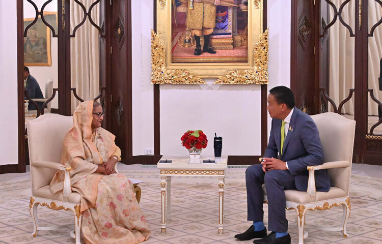 থাইল্যান্ডের প্রধানমন্ত্রীর কার্যালয় গভর্নমেন্ট হাউজে আজ সেদেশের প্রধানমন্ত্রী স্রেথা থাভিসিনের সঙ্গে একান্ত বৈঠক করেন বাংলাদেশের প্রধানমন্ত্রী শেখ হাসিনা। ছবি: পিআইডি