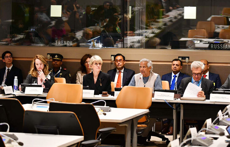 প্রধান উপদেষ্টা প্রফেসর মুহাম্মদ ইউনূস গতকাল জাতিসংঘ সদরদপ্তরে রোহিঙ্গা সংকট বিষয়ে উচ্চ পর্যায়ের সাইড ইভেন্টে প্রধান অতিথির বক্তৃতা করেন। ছবি: পিআইডি