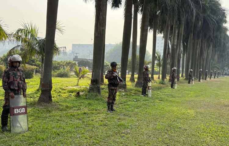 প্রসঙ্গত, ১৮ ডিসেম্বর রাত সাড়ে ৯টার দিকে সিঙ্গাপুর জেনারেল হাসপাতালে চিকিৎসাধীন অবস্থায় মারা যান ওসমান হাদি। আজ দুপুর ২টায় জাতীয় সংসদ ভবনের দক্ষিণ প্লাজায় ওসমান হাদির জানাজা নামাজ অনুষ্ঠিত হবে। এরপর ঢাকা বিশ্ববিদ্যালয়ে জাতীয় কবি কাজী নজরুল ইসলামের কবরের পাশে তাকে সমাহিত করা হবে।