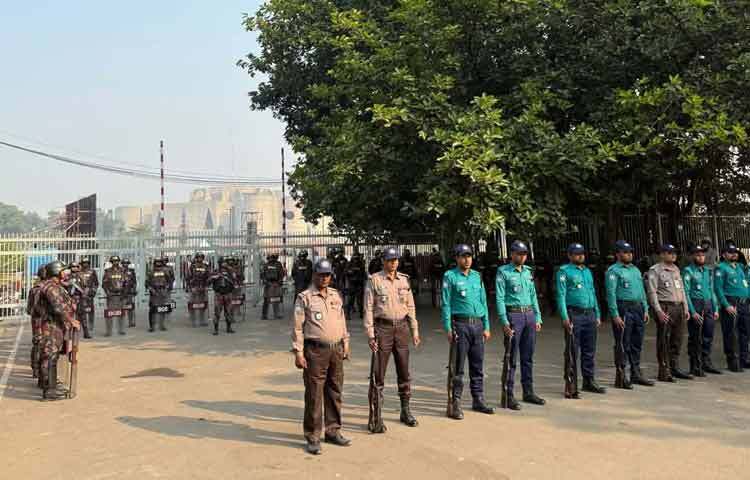 এদিকে জানাজায় নিরাপত্তা নিশ্চিতে মাঠে ১ হাজার বডি ওর্ন ক্যামেরাসহ পর্যাপ্ত সংখ্যক পুলিশ মোতায়েন করেছে ঢাকা মহানগর (ডিএমপি) পুলিশ।