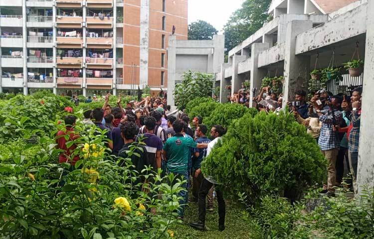 বিকেল ৩টায় এ সংঘর্ষের ঘটনা ঘটে। ছবি: হাসান আলী