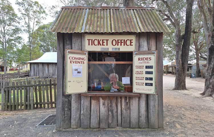 রাইডের টিকেট কাউন্টার। ছবি: মো. ইয়াকুব আলী