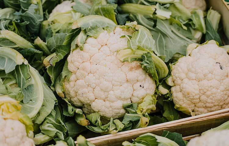 ফুলকপিতে প্রচুর ফাইবার আছে, যা শরীরে কোলস্টেরলের মাত্রা ঠিক রাখতে সাহায্য করে।