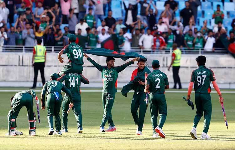 ৮ ডিসেম্বর ভারতকে হারিয়ে এসিসি অনূর্ধ্ব-১৯ এশিয়া কাপ শিরোপা জেতে বাংলাদেশ অনূর্ধ্ব-১৯ ক্রিকেট দল।