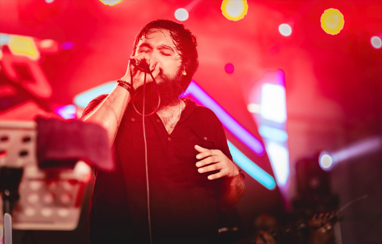 তবে জনপ্রিয়তার পাশাপাশি বিতর্ক যেন সবসময় পিছু নিয়েছে তাকে। রিয়্যালিটি শো চলাকালীনই একাধিক মন্তব্য ও স্টেটমেন্টের জন্য তিনি সামাজিক যোগাযোগ মাধ্যমে সমালোচিত হন।