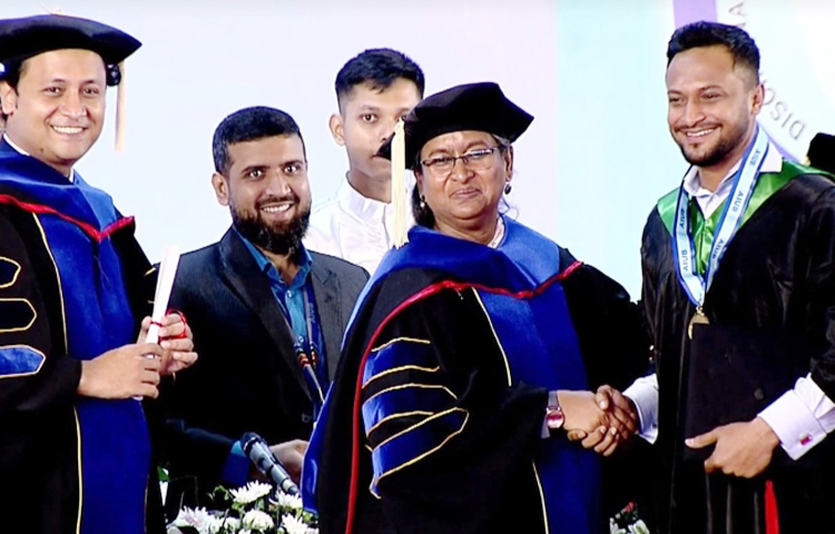 আমেরিকান ইন্টারন্যাশনাল ইউনিভার্সিটি-বাংলাদেশ (এআইইউবি) থেকে বিবিএ (স্নাতক) সম্পন্ন করেছেন ৩৫ বছর বয়সী ক্রিকেট তারকা বিশ্বসেরা অলরাউন্ডার সাকিব আল হাসান। ছবি: সংগৃহীত