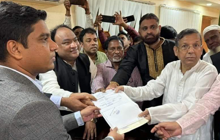 আইন, বিচার ও সংসদ বিষয়ক মন্ত্রী আনিসুল হক বলেছেন, ‘নির্বাচন হয় জনগণের অংশগ্রহণে। জনগণ যদি নির্বাচনে ভোট দেয় তাহলে কে নির্বাচনে এলো আর কে এলো না সেটা বড় কথা থাকে না। জনগণের যে উচ্ছ্বাস, যে আনন্দ, যে ইচ্ছা এবং প্রত্যাশা এই নির্বাচন নিয়ে, সে কারণে আমি মনে করি নির্বাচন সফল হবে।’ ছবি: আবুল হাসনাত মো. রাফি