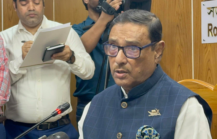 দ্বাদশ জাতীয় সংসদ নির্বাচনে স্বতন্ত্র প্রার্থী হিসেবে মনোনয়নপত্র জমা দেওয়া কাউকে দল থেকে বহিষ্কার করা হবে না বলে জানিয়েছেন দলটির সাধারণ সম্পাদক ওবায়দুল কাদের। আজ দলটির সভাপতির রাজনৈতিক কার্যালয়ে এক সংবাদ সম্মেলনে তিনি একথা বলেন। ছবি: সংগৃহীত