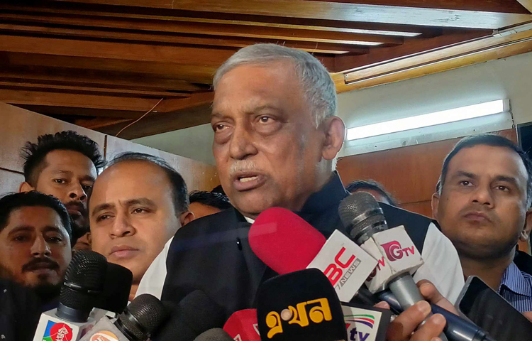 স্বরাষ্ট্রমন্ত্রী আসাদুজ্জামান খান কামাল বলেছেন, নির্বাচনকে অস্থিতিশীল করার জন্য সবসময়ই একটি পক্ষ সচেষ্ট থাকে। তা যেন না হয়, এজন্যই নির্বাচন কমিশন থেকে বিভিন্ন নির্দেশনা দেওয়া হয়েছে। আজ দুপুরে শিল্পকলা একাডেমিতে আয়োজিত বাংলাদেশকে ভারতের স্বীকৃতির ৫২ বছর পূর্তি উপলক্ষে আয়োজিত সেমিনারে প্রধান অতিথির বক্তব্যে তিনি এ কথা বলেন। ছবি: জাগো নিউজ