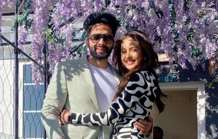 বিয়ের বিষয়ে অভিনেত্রীর পক্ষ থেকে এখনো কোনো আনুষ্ঠানিক ঘোষণা আসেনি। জানা গেছে, প্রেমিক জ্যাকি ভাগনানির সম্পত্তি ৩৫-৪০ কোটি টাকা। ছবি: সংগৃহীত