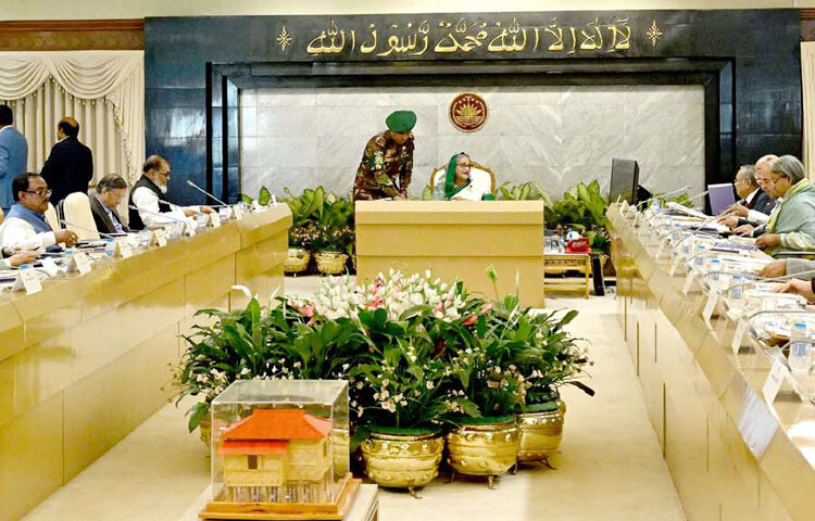 আজ প্রধানমন্ত্রীর কার্যালয়ে মন্ত্রিসভা বৈঠক অনুষ্ঠিত হয়। এতে সভাপতিত্ব করেন প্রধানমন্ত্রী শেখ হাসিনা। এ বৈঠকে তিনি বিভিন্ন নির্দেশনা দেন। ছবি: পিআইডি