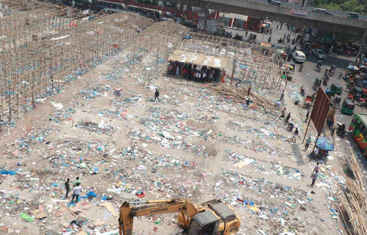 ব্যবসায়ীদের শীর্ষ সংগঠন বাংলাদেশ শিল্প ও বণিক সমিতি ফেডারেশন (এফবিসিসিআই) এবং ঢাকা দক্ষিণ সিটি করপোরেশসহ অনেক প্রতিষ্ঠান ও ব্যক্তি তহবিলটিতে অনুদান দিয়েছিল। সব মিলিয়ে সেই হিসাবে জমা হয়েছে ৬ কোটি ১৯ লাখ টাকা। এই টাকা শিগগির ব্যবসায়ীদের মাঝে হস্তান্তর করা হবে। ছবি: মুসা আহম্মেদ