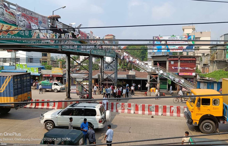ধর্মঘটে বারইয়ারহাট বাসস্ট্যান্ড, চট্টগ্রাম নগরীর মাদারবাড়ি ও কোতয়ালী বাস স্ট্যান্ড থেকে রোববার সকাল থেকে কোনো বাস ছেড়ে যায়নি। ছবি: এম মাঈন উদ্দিন