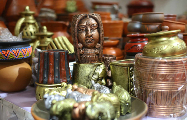 এসএমই ফাউন্ডেশনের উদ্যোগে আয়োজিত এ মেলা চলবে ২৫ মে পর্যন্ত। ছবি: মাহবুব আলম