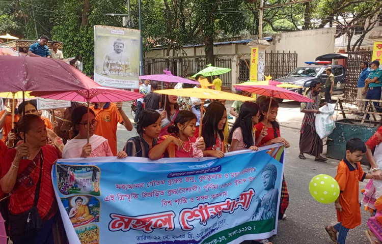 ধর্মমন্ত্রী ফরিদুল হক খান বলেন, বুদ্ধপূর্ণিমায় আমি বাংলাদেশসহ বিশ্বের সব বৌদ্ধ ধর্মাবলম্বীকে জানাই আন্তরিক শুভেচ্ছা। মহামতি বুদ্ধ আজীবন শান্তি প্রতিষ্ঠায় ও মানুষের কল্যাণে সাম্য এবং মুক্তির বাণী প্রচার করেছেন। ছবি: হাসান আলী