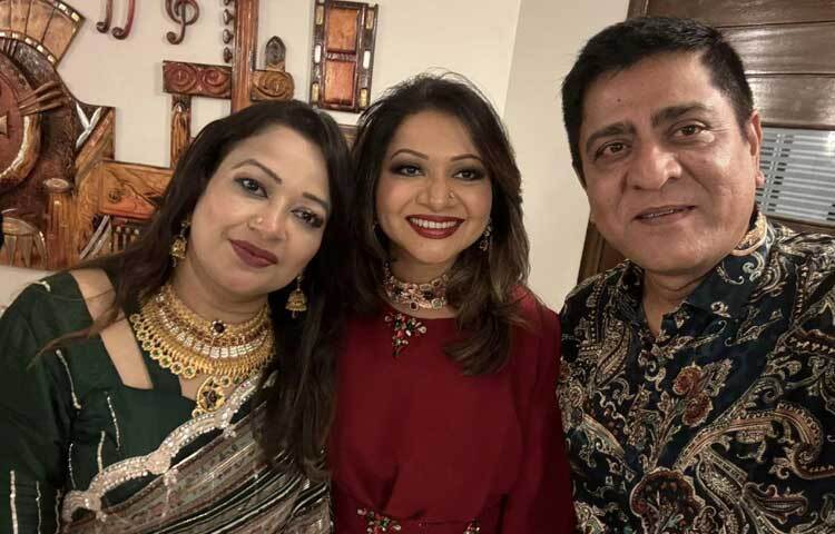 অমিত হাসানের সেলফিতে তার স্ত্রী ও সংগীতশিল্পী আঁখি আলমগীর। ছবি: ফেসবুক থেকে