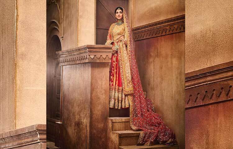 বিদায় অনুষ্ঠানেও বিয়ের জুয়েলারি পড়েছেন রাধিকা। ছবি: ইনস্টাগ্রাম