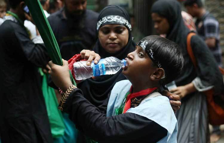 বড়দের পাশাপাশি ছোটরাও মিছিলে অংশ নিয়েছে। ছবি: মাহবুব আলম