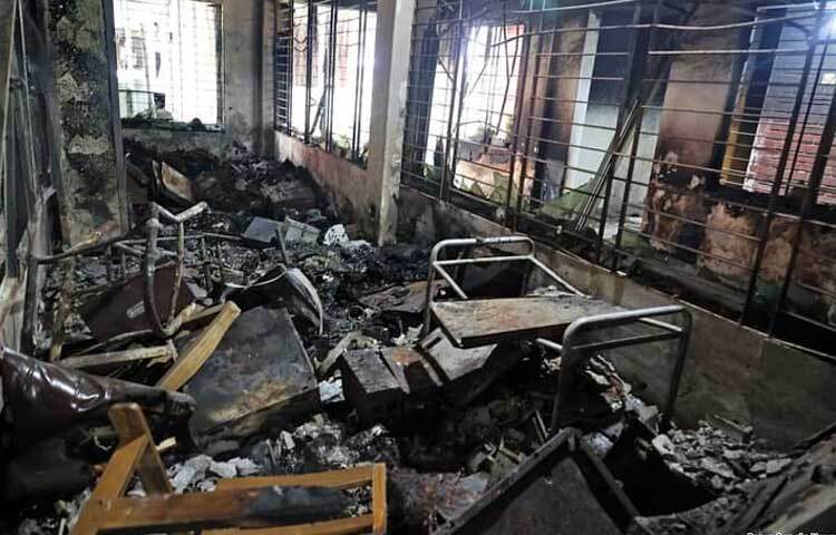 সহিংসতায় ব্যাপকভাবে ক্ষতিগ্রস্ত বিটিভির সব বিভাগ পরিদর্শন করেন তিনি। ছবি: ইয়াসিন কবির জয়