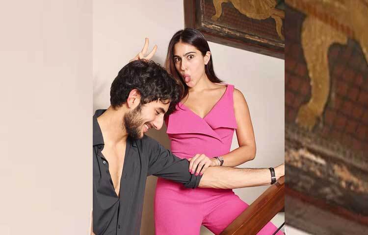 ভাই ইব্রাহিম আলী খানের সঙ্গে সব সময় খুনসুটিতে মেতে থাকেন সারা। ছবি: ইনস্টাগ্রাম