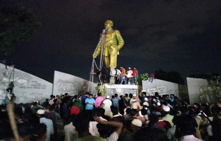 বিক্ষুদ্ধ জনতা। ছবি: মাহবুব আলম