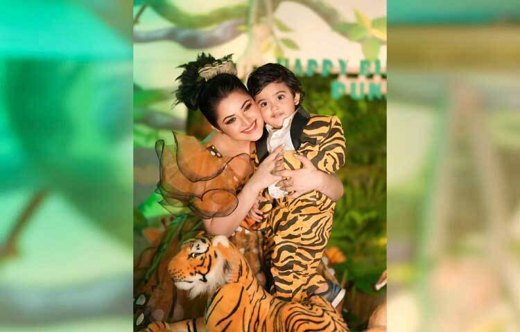 পুণ্যর প্রথম জন্মদিনের থিম ছিল পদ্যফুল। আর এবারের জন্মদিন উদযাপন করা হয়েছে সুন্দরবনের থিমে। ছবি: ফেসবুক থেকে